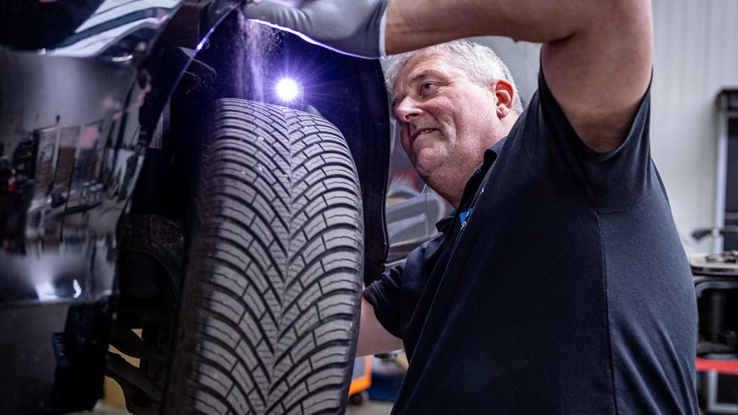 Autoschade Van Den Bergh autoschade Ossendrecht schadeherstelteam
