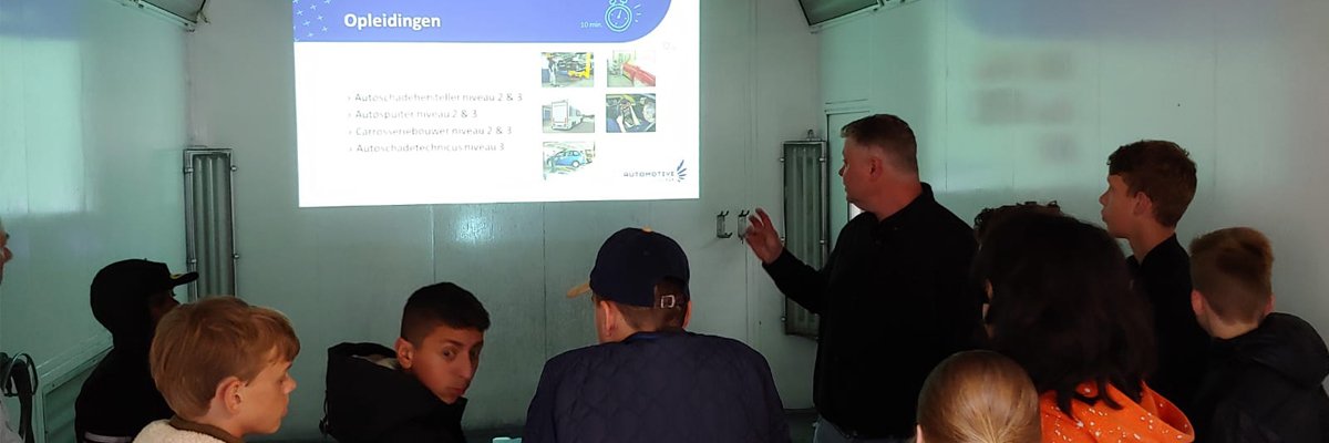 A.A.S. Autoschade Van Jaarsveld opent deuren voor leerlingen