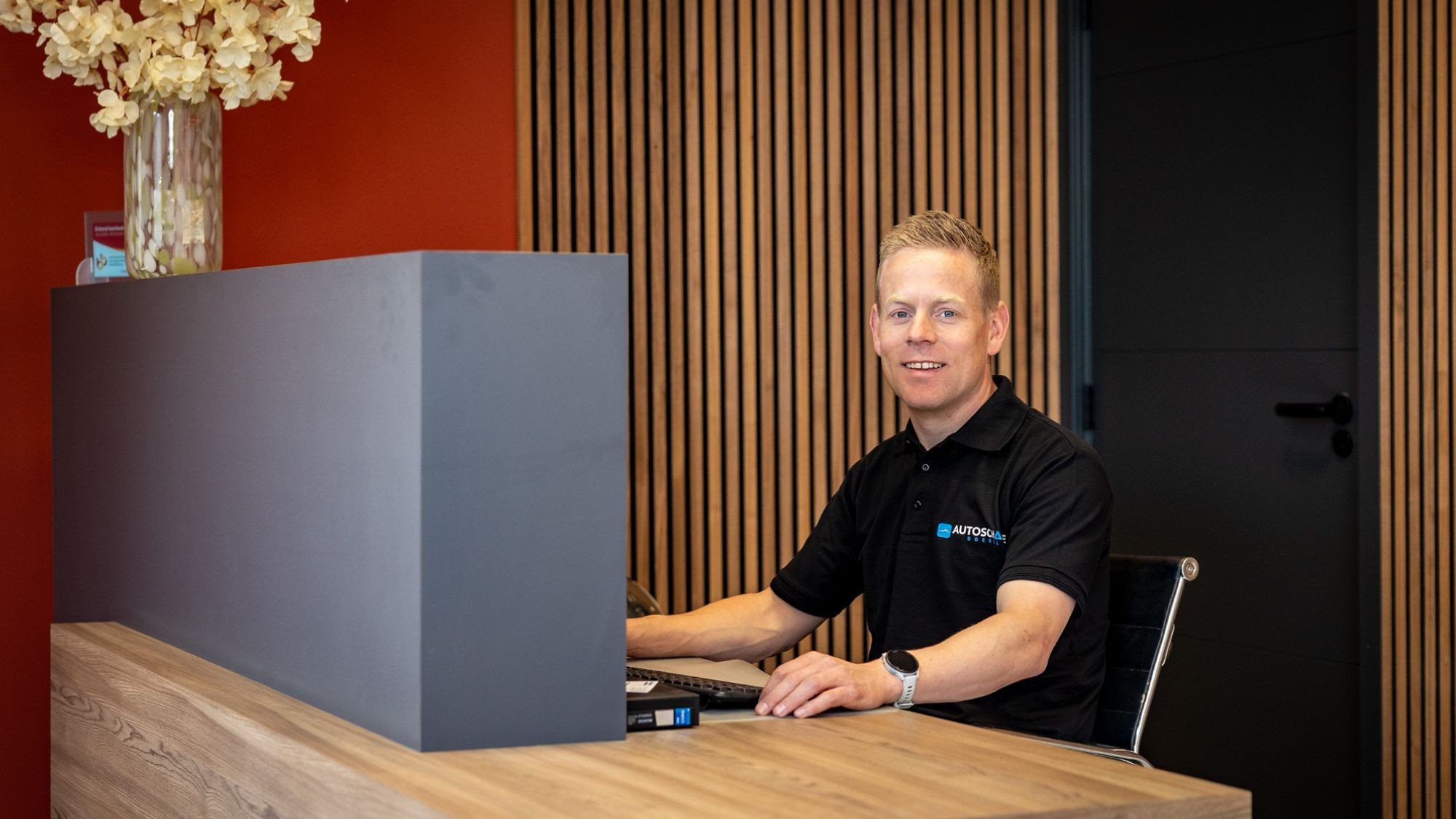 Teer verwijderen van de auto