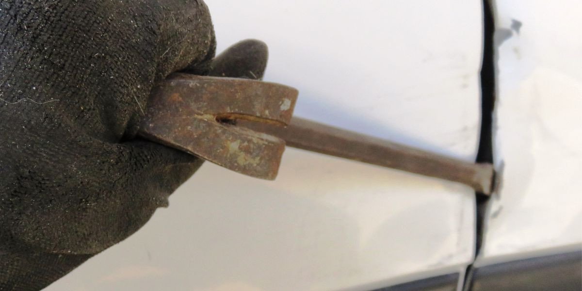 Wat te doen bij een auto inbraak en hoe je je auto kunt beschermen