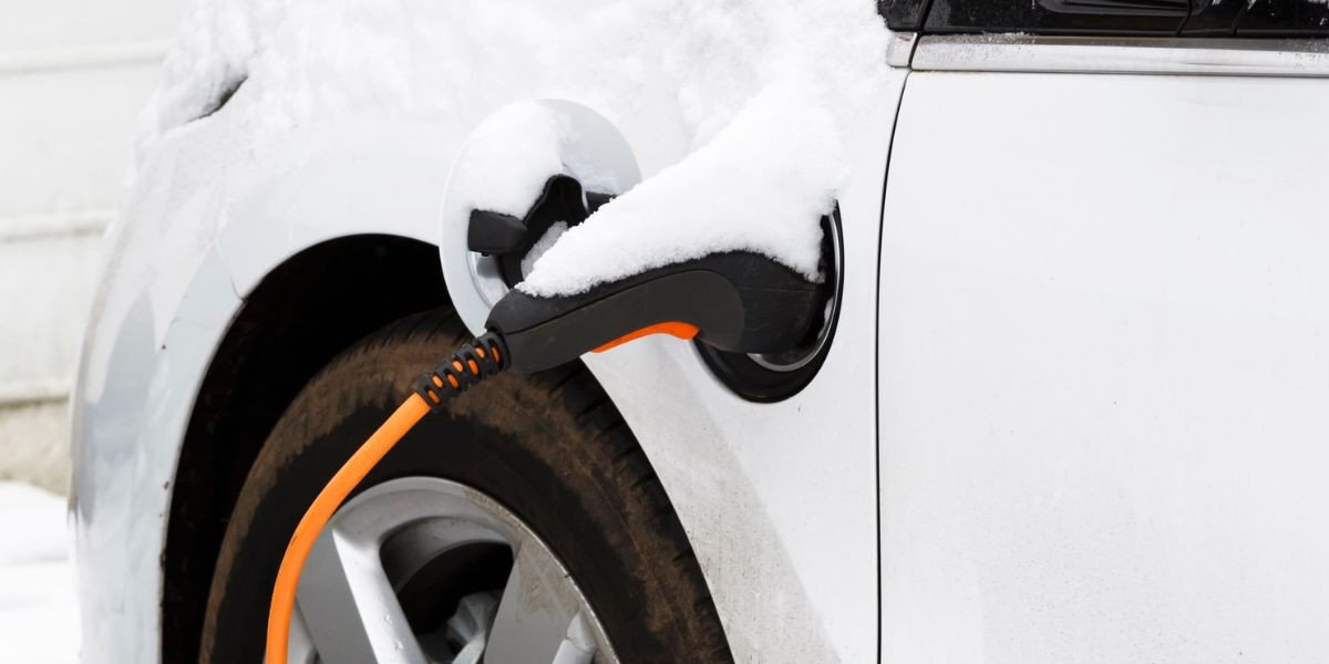 Met je elektrische auto op wintersport