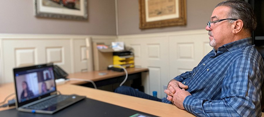 Gerard Dickhoff van A.A.S. Dick’s Autoschade in gesprek met Europees Parlementslid